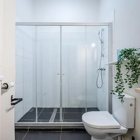 בית הארחה Avenue *